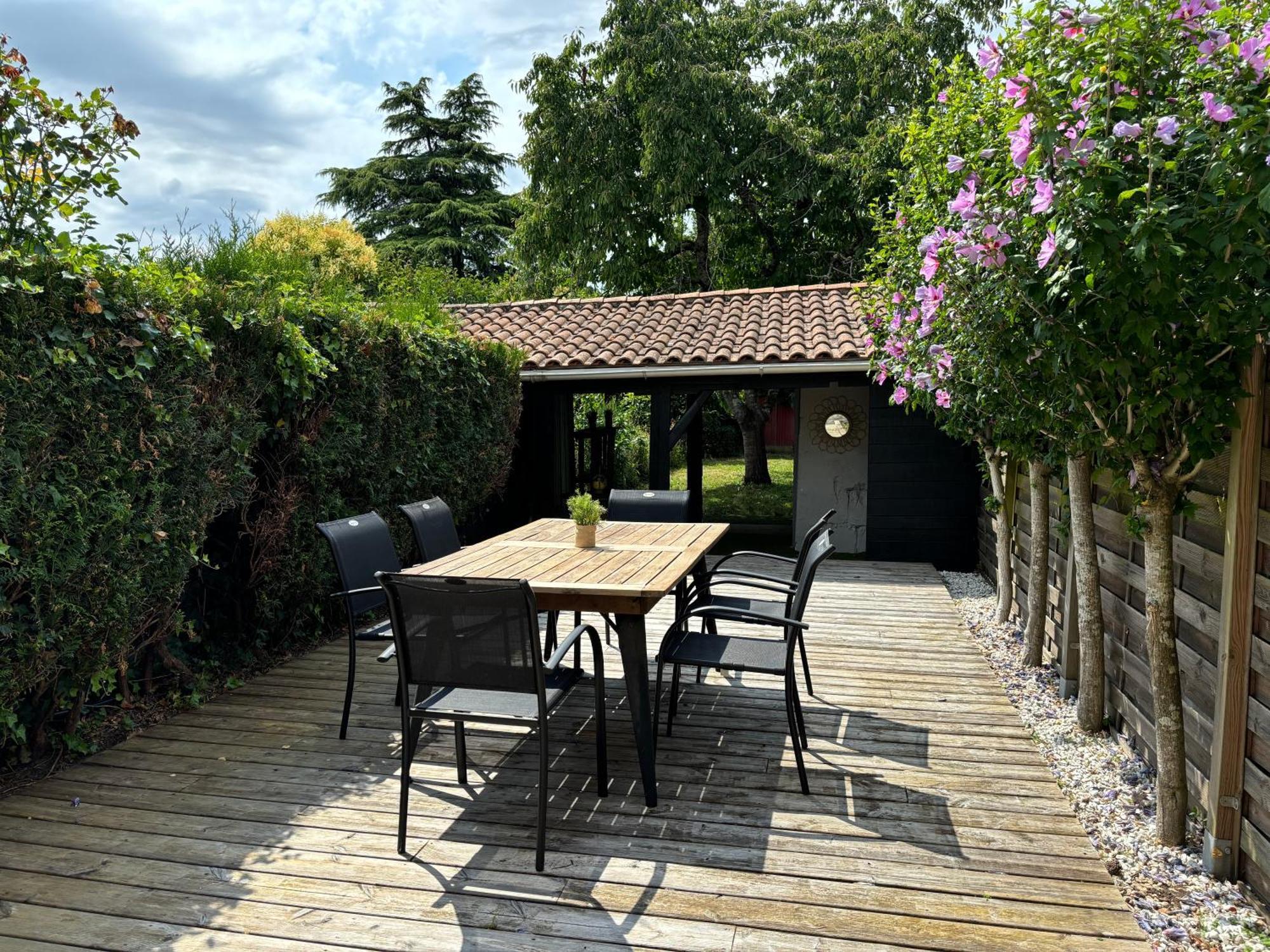 La Maison Du Parc, Charme Et Tranquillite Niort Exterior foto