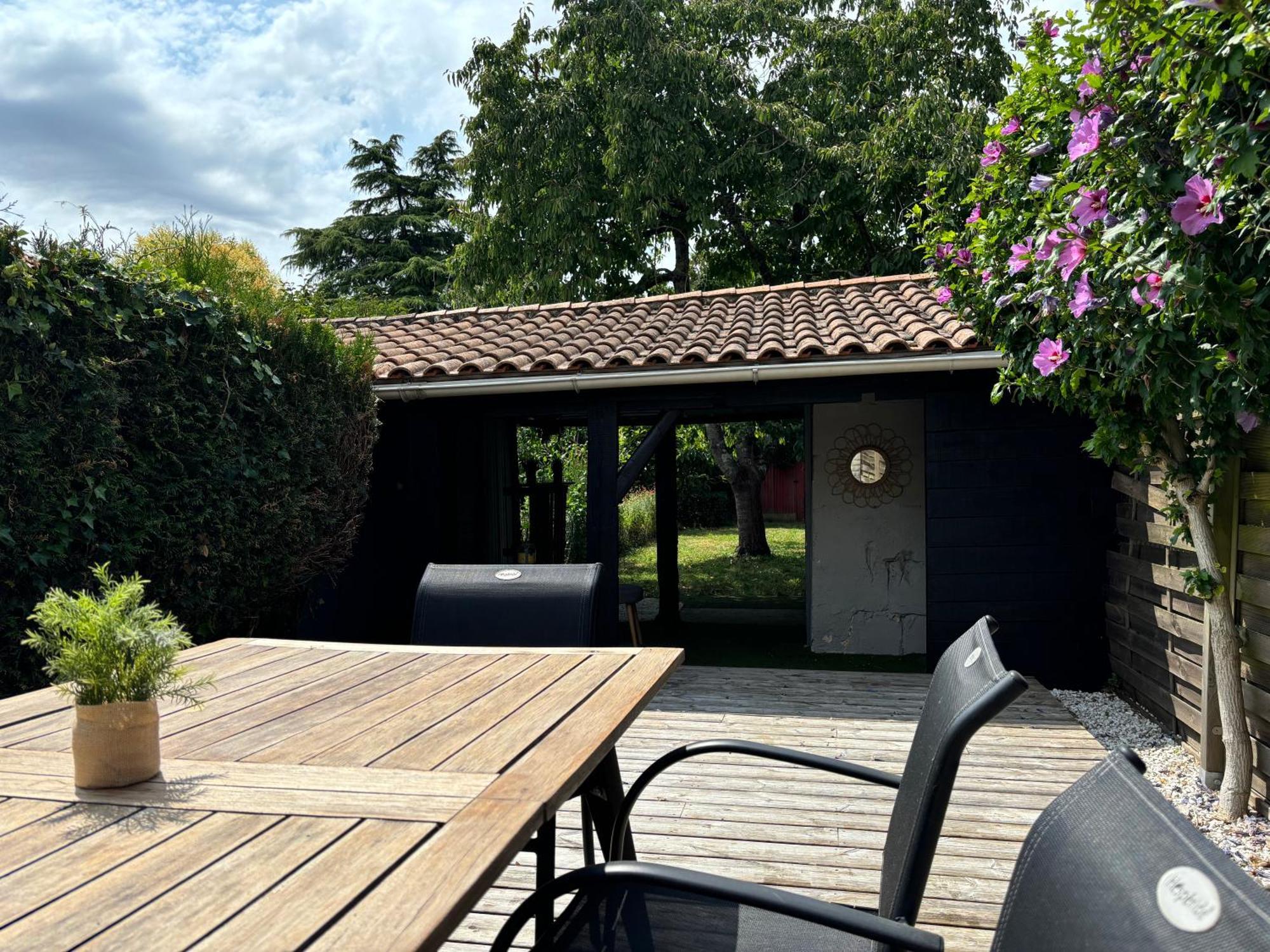 La Maison Du Parc, Charme Et Tranquillite Niort Exterior foto